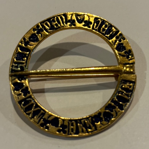 Vintage “Think of A Friend” Pin circa ‘70’s - Picture 3 of 10